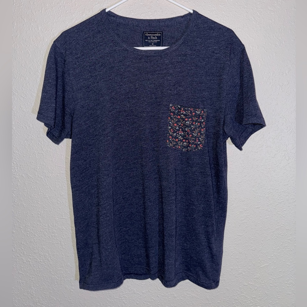 Abercrombie & Fitch Pocketed Tee - Size M - Men’s